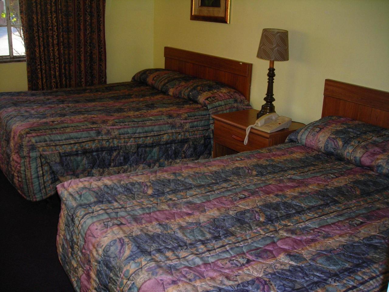 Hollywood Motel Kenova Room photo