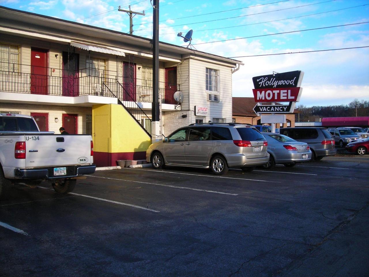 Hollywood Motel Kenova Exterior photo