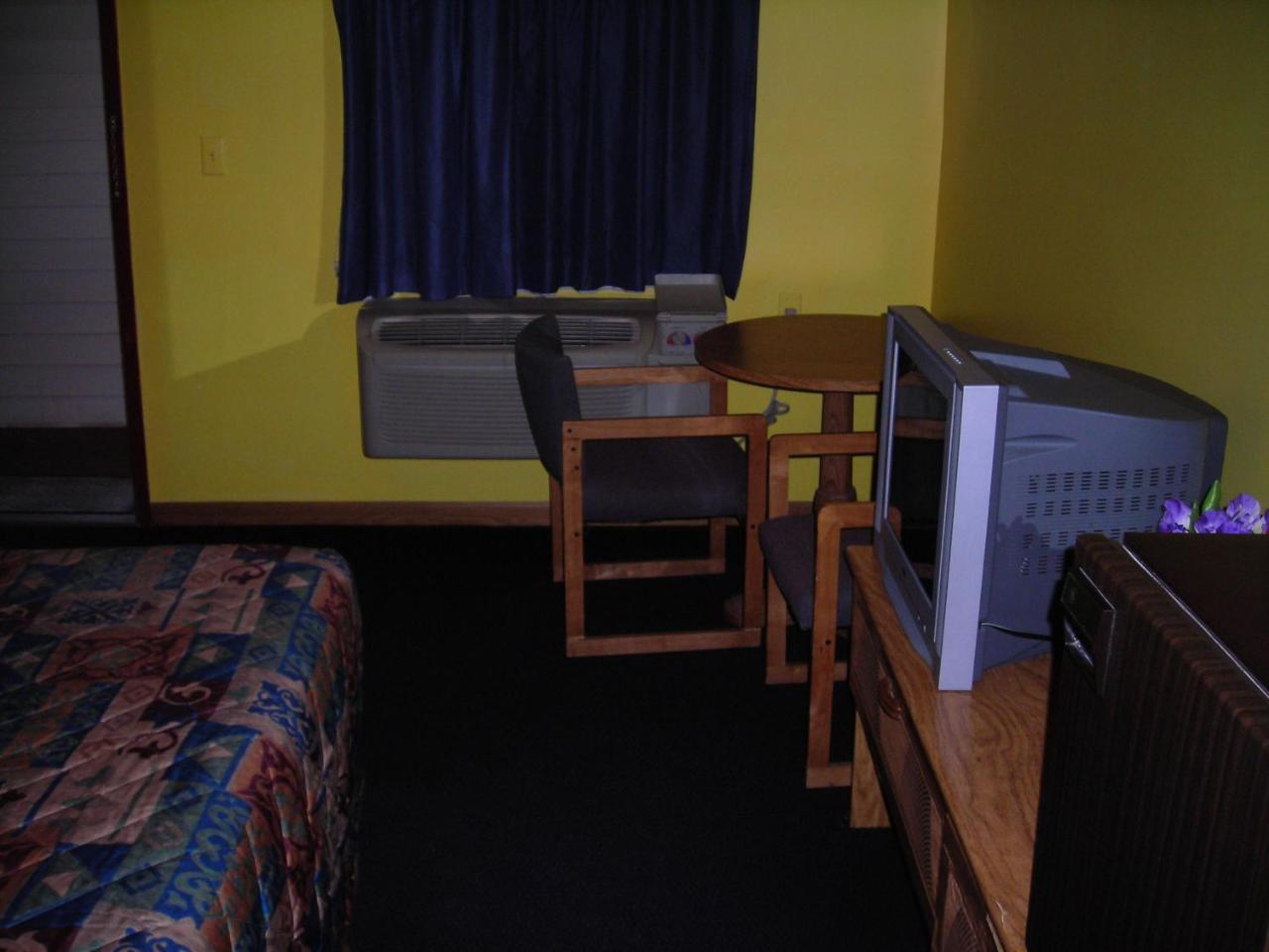 Hollywood Motel Kenova Room photo